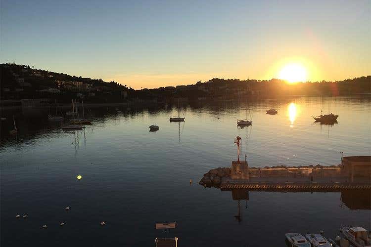 In Costa Azzurra si festeggia la primavera con una battaglia navale... fiorita