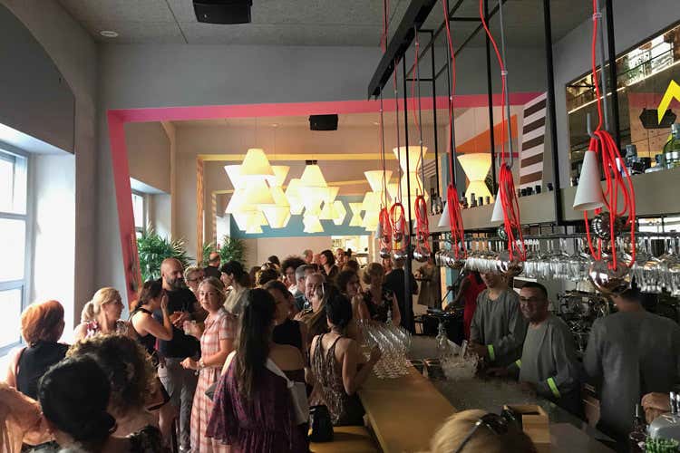 L'interno del locale (Inclusività e condivisione 
La cucina di Spica è globale)