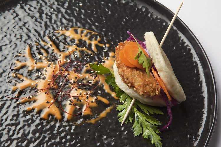 Bao con melanzana croccante e salsa malesiana (Inclusività e condivisione 
La cucina di Spica è globale)