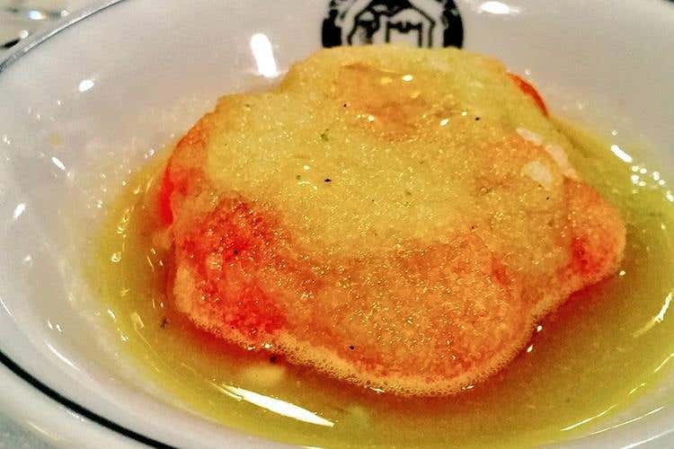 Zuppetta di cetriolo, gin, melone e zafferano (Michele Terreni) - Intolleranza, da problema a possibilità 
nelle mani di Morelli, Negrini e Terreni