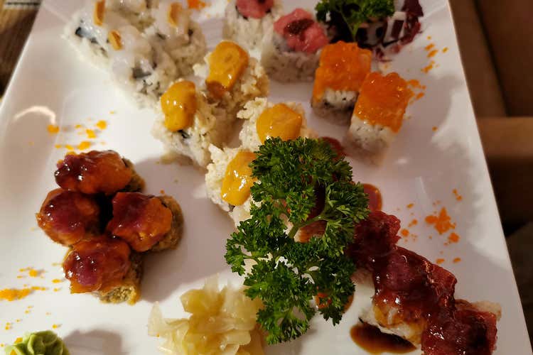 Maki misti (Acquario Sushi Night 
Pesce fresco ma anche steakhouse)