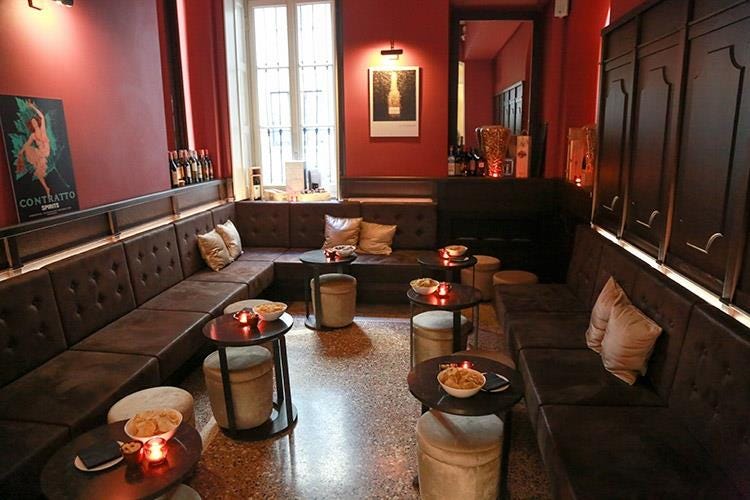Lounge Bar (L'Alchimia di Alberto Tasinato 
Cucina e mixology al passo con i tempi)