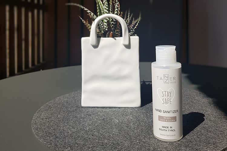 Gel igenizzante mani in tutte le camere