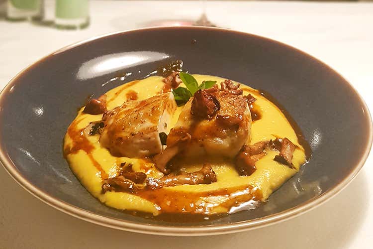 Petto di gallina, spuma di mais, finferli