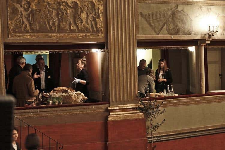 (L'olio italiano finalmente su un palco 
A Extralucca l'evo di qualità parla da sé)