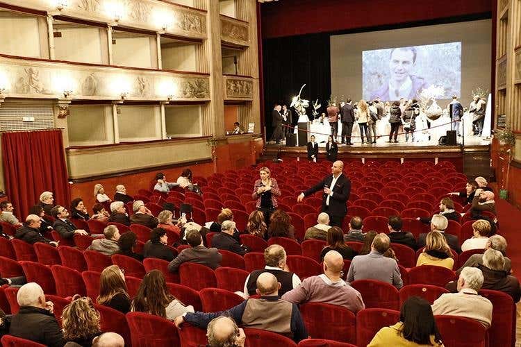 (L'olio italiano finalmente su un palco 
A Extralucca l'evo di qualità parla da sé)