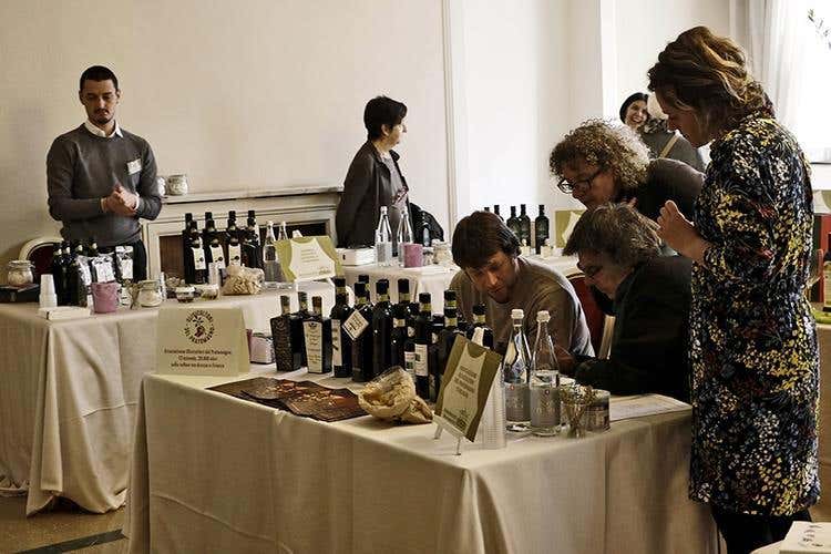 (L'olio italiano finalmente su un palco 
A Extralucca l'evo di qualità parla da sé)