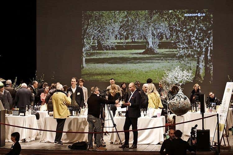 (L'olio italiano finalmente su un palco 
A Extralucca l'evo di qualità parla da sé)