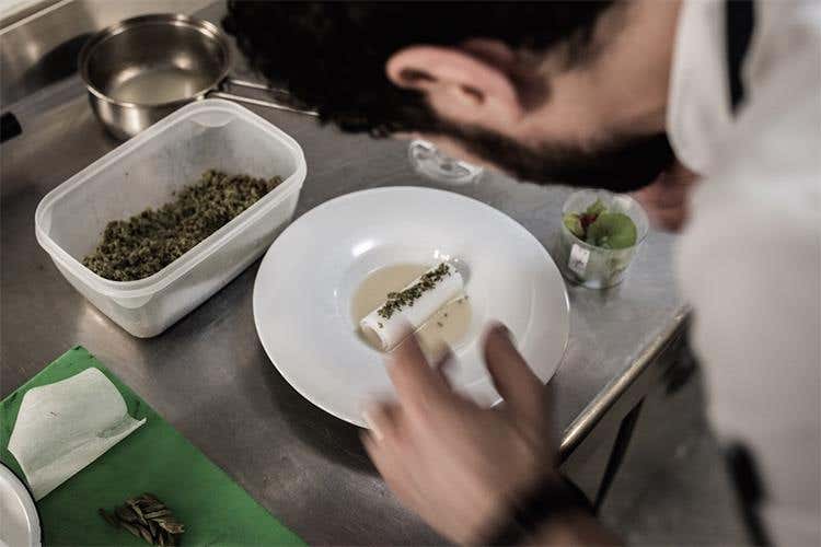 L'oliva in cucina con Marco Ambrosino grazie a Delizialy, una “guida” al gourmet
