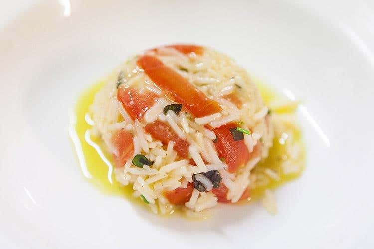 Salade orientale - Insalata orientale: Tortino di riso basmati in agrodolce con peperoni gialli e rossi (L’ultima cena del Re d’Italia 
riprende vita nel marchigiano)