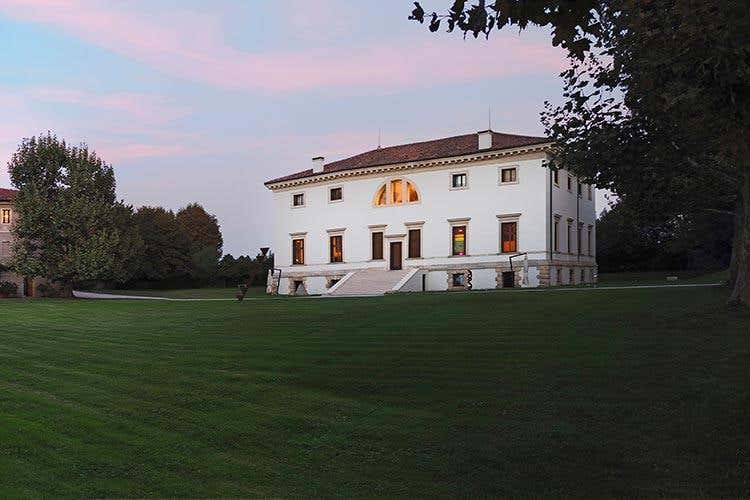 (La Barchessa di Villa Pisani 
Arte, cultura e cucina per tutte le esigenze)