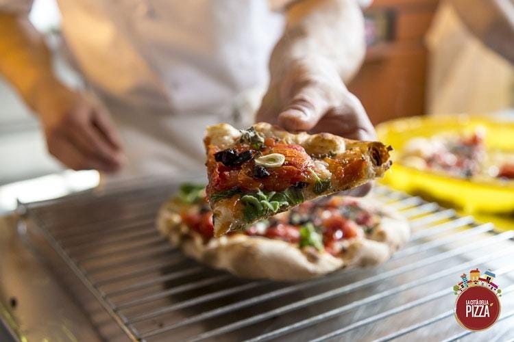 (“La Città della Pizza” fa ancora centro 
30mila visitatori, 40mila piatti degustati)