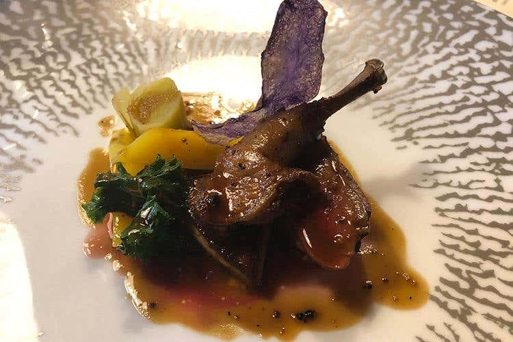 Petto e coscia di piccione arrostiti con scaloppa di fegato d'oca al tartufo nero (La cucina “di casa” del San Domenico 
rivive nei piatti di Massimiliano Mascia)