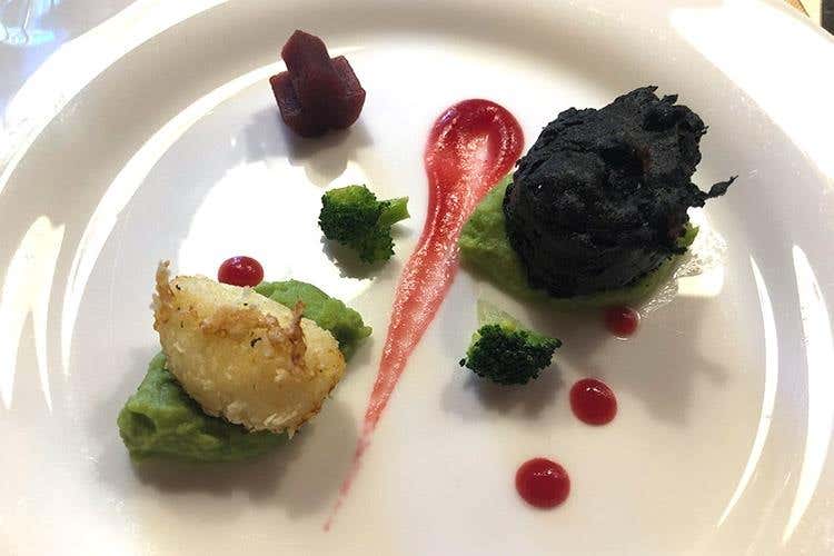Filetto di baccalà in tempura al nero di seppia, riduzione di ostriche e martini dry, vongole veraci alle erbe (La cucina “di casa” del San Domenico 
rivive nei piatti di Massimiliano Mascia)