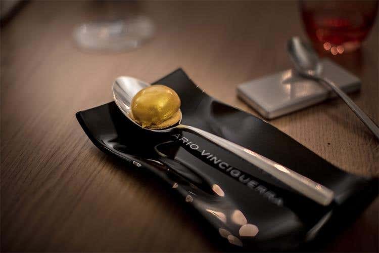 Oro di Napoli (2006) - La cucina di Ilario Vinciguerra, dall'inizio 
Una serata con i suoi piatti più storici