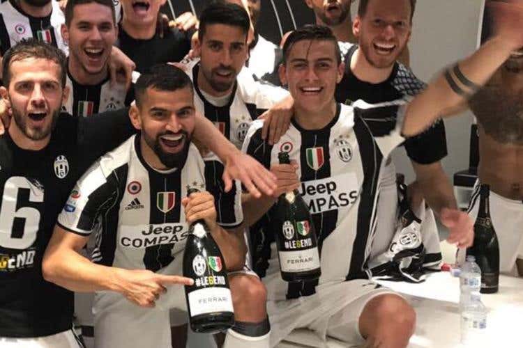 La Juventus entra nella leggenda Fiumi di Ferrari per il sesto scudetto