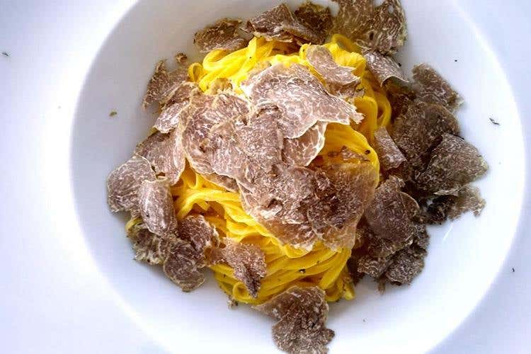 Tajerin al burro e tartufo bianco (La Langa nel piatto )