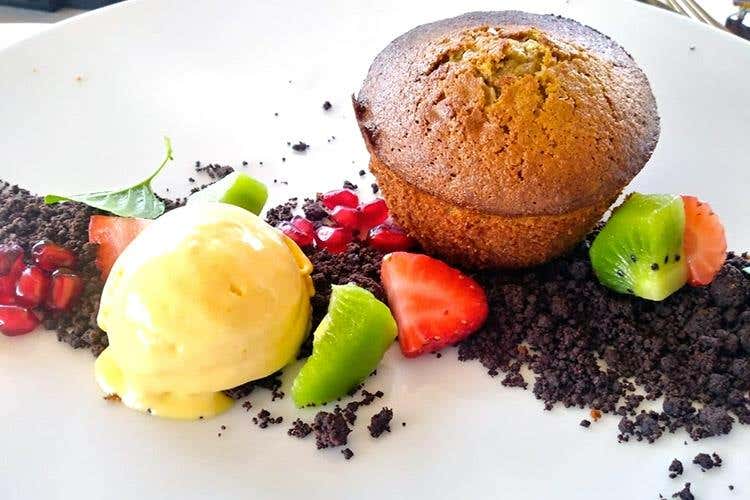 Tortino alla nocciola e morbido al gianduja con gelato allo zabajone (La Langa nel piatto )