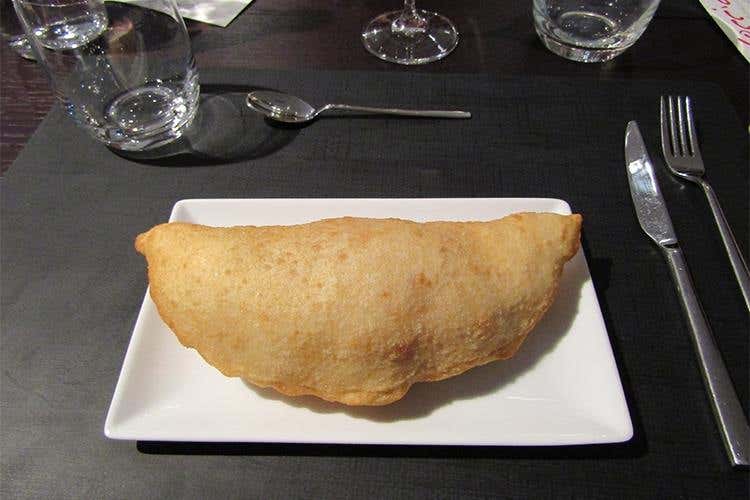 La pizza fritta di Enzo Coccia 
Eleganza grazie a prodotti di alta qualità