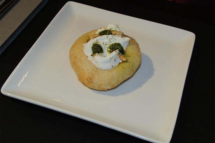 La pizza fritta di Enzo Coccia 
Eleganza grazie a prodotti di alta qualità
