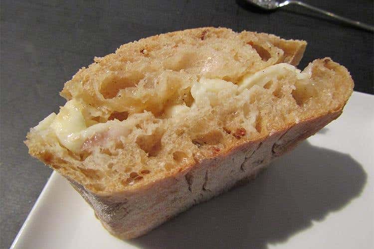 La pizza fritta di Enzo Coccia 
Eleganza grazie a prodotti di alta qualità