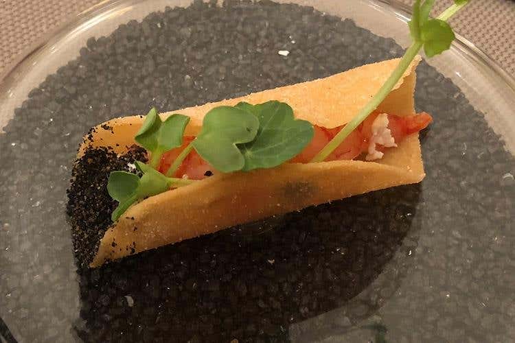 Cannolo croccante di pane carasau (La Sardegna di Luigi Pomata 
Sdoganatore del tonno in cucina)