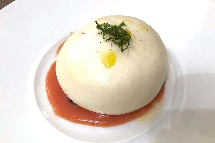 Caprese di mare (La Sardegna di Luigi Pomata 
Sdoganatore del tonno in cucina)