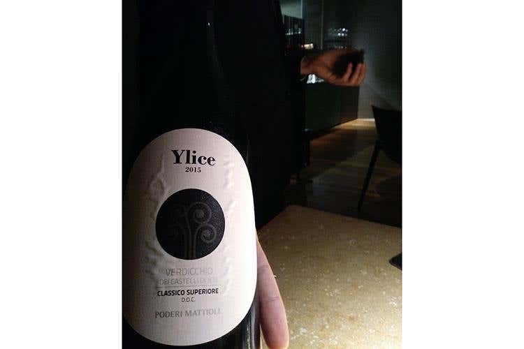 (La stella di Aqua Crua 
oscilla tra gusto e provocazione)