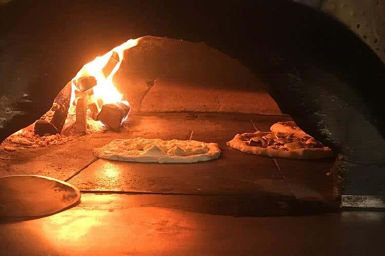 (La Taverna a Milano 
3 milioni di pizze napoletane in 25 anni)