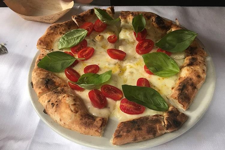 (La Taverna a Milano 
3 milioni di pizze napoletane in 25 anni)