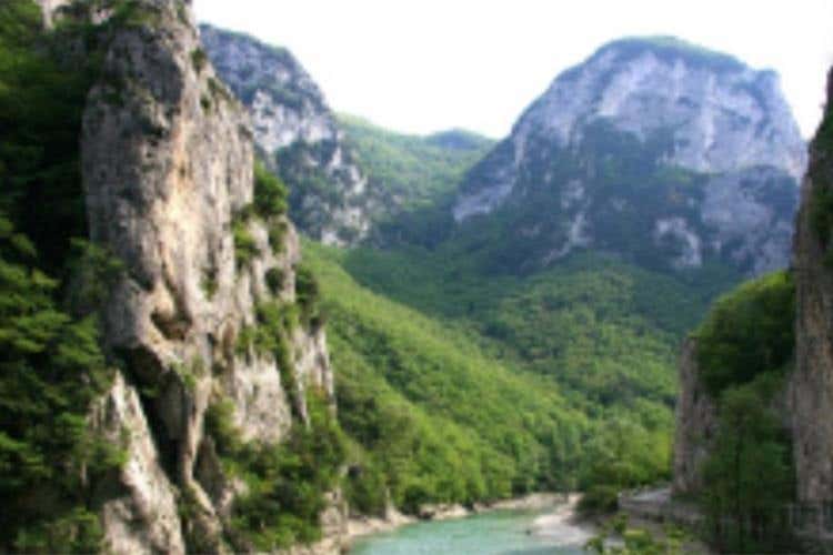 La Vallesina, un paradiso nel Marchigiano 
tra borghi storici e ristoranti tipici
