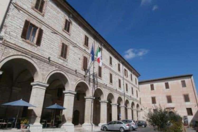 La Vallesina, un paradiso nel Marchigiano 
tra borghi storici e ristoranti tipici