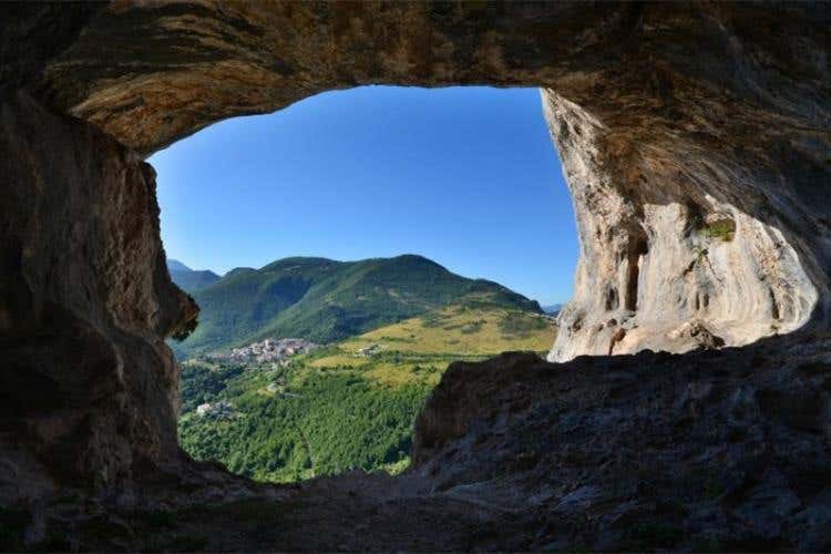 La Vallesina, un paradiso nel Marchigiano 
tra borghi storici e ristoranti tipici