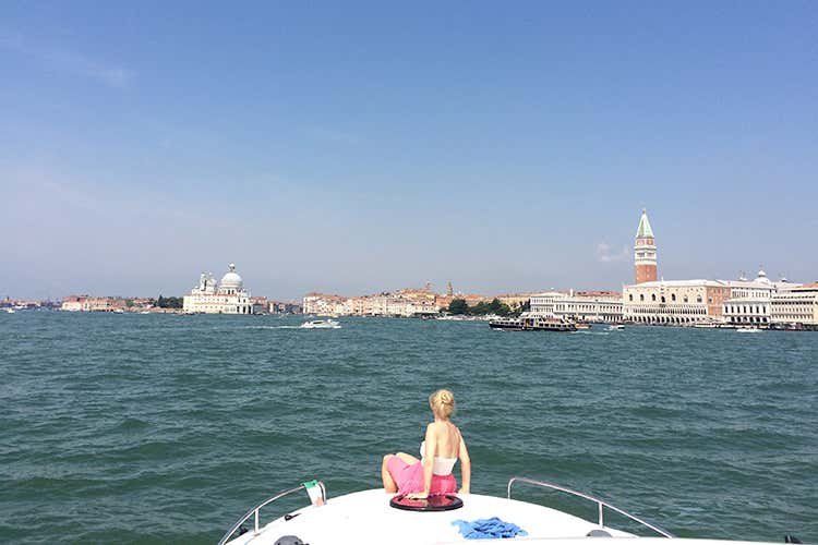 (Laguna veneta e Friuli in barca 
Turismo lento in tutta sicurezza)