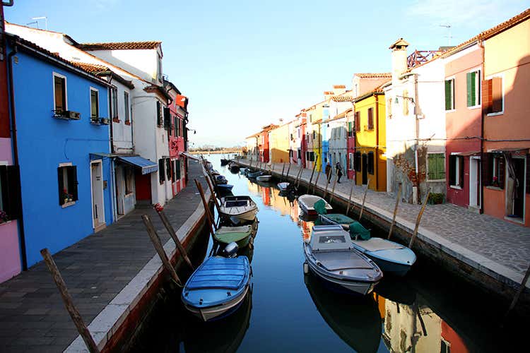 (Laguna veneta e Friuli in barca 
Turismo lento in tutta sicurezza)