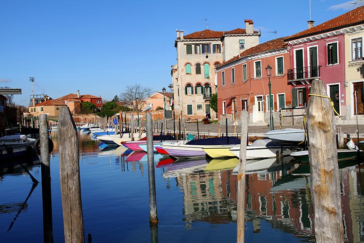 (Laguna veneta e Friuli in barca 
Turismo lento in tutta sicurezza)