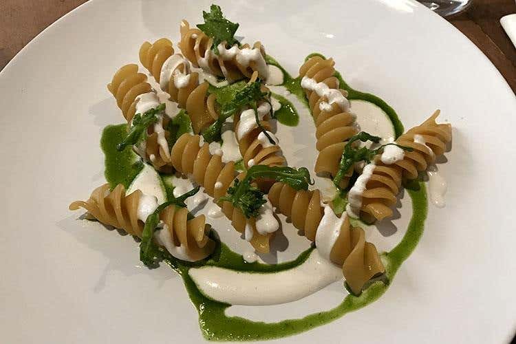 Fusillo, mandorle, limone, cime di rapa (Lambrusco Bio e Balsamico Tradizionale L'Emilia premium di Manicardi