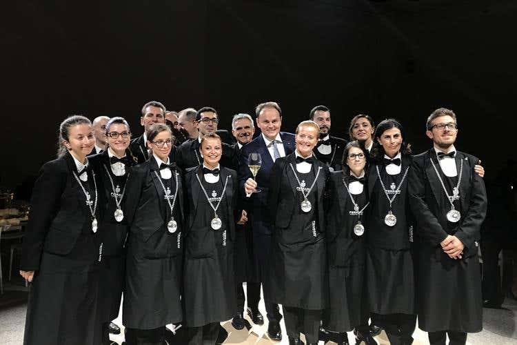 Le eleganti bollicine di Ferrari Perlè Zero Il party glamour accende Milano