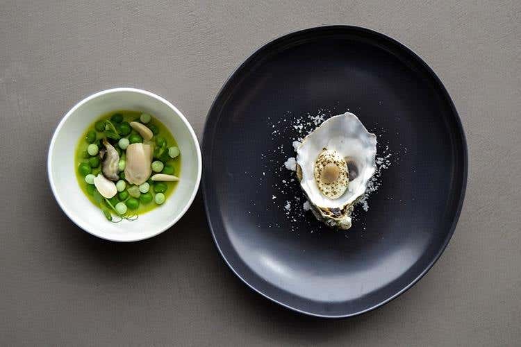 Ostrica Prestige Des Mers, piselli, mandorla e pepe agrumato (Le Prestige des Mers di I Love Ostrica 
dalla Normandia alla cucina di Oldani)