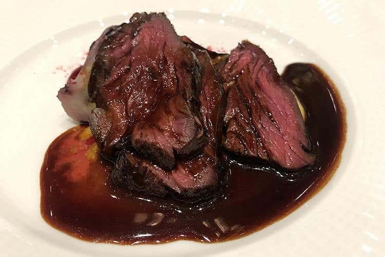 Diaframma ai carboni, rosa di Gorizia, salsa all’Oseleta, polvere di lamponi - Giuseppe D’Aquino (Le Soste, riconoscimenti e gran galà 
A Ezio Santin il Premio alla Carriera)