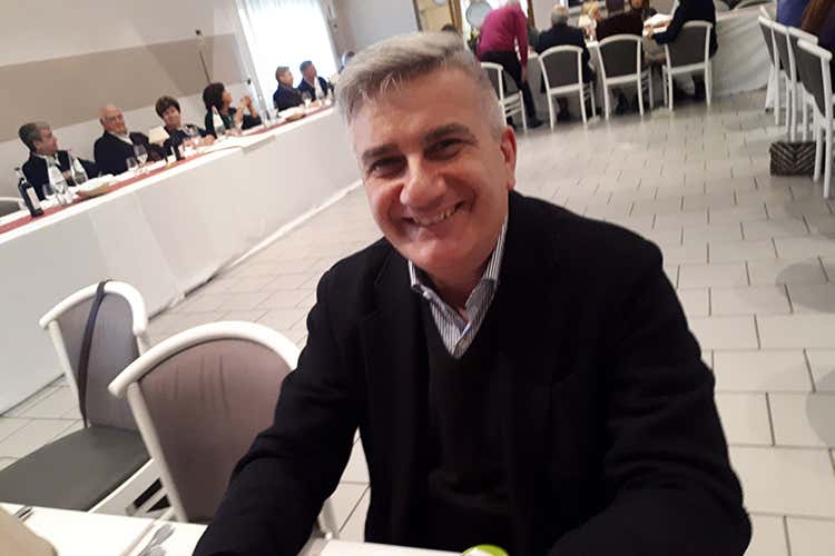 Paolo Cesaretti (Lino Gagliardi torna nelle Marche 
e porta con sé la sua cassoela)