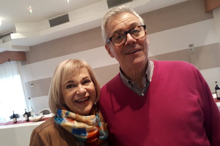 Massimo Biagiali e la moglie (Lino Gagliardi torna nelle Marche 
e porta con sé la sua cassoela)
