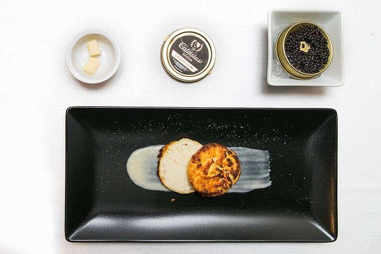 Torino di patate e parmigiano con caviale (Lo Champagne Encry 
esaltato dal pesce di Giò)