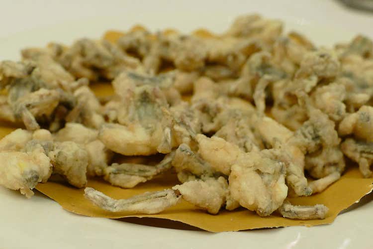 Rane fritte alla roretese (Locanda del Prof, Ferrondi mette 
nel piatto le lumache di Cherasco)