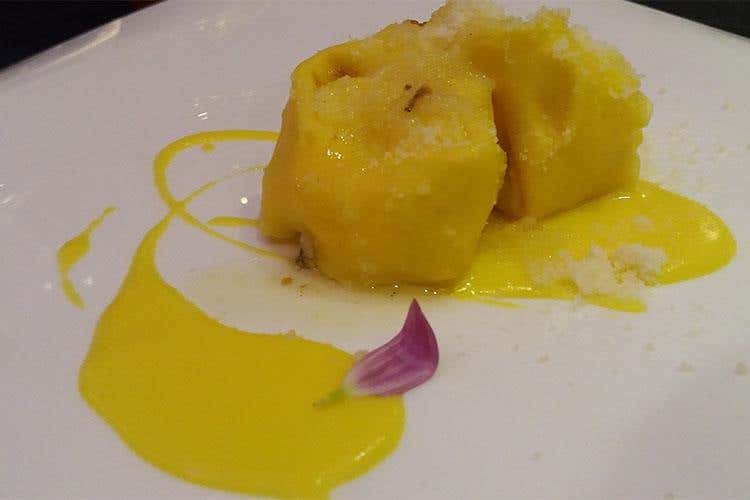 Agnolotti di Fossa, pecorino e ricotta di bufala, fonduta al parmigiano e burro bruciato alla vaniglia