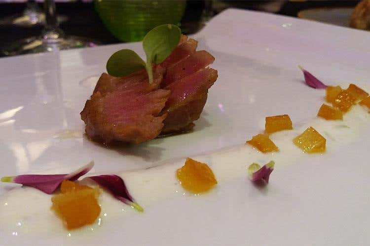 Ventresca di tonno rosso del Mediterraneo, yogurt al lime e menta e arancia candita