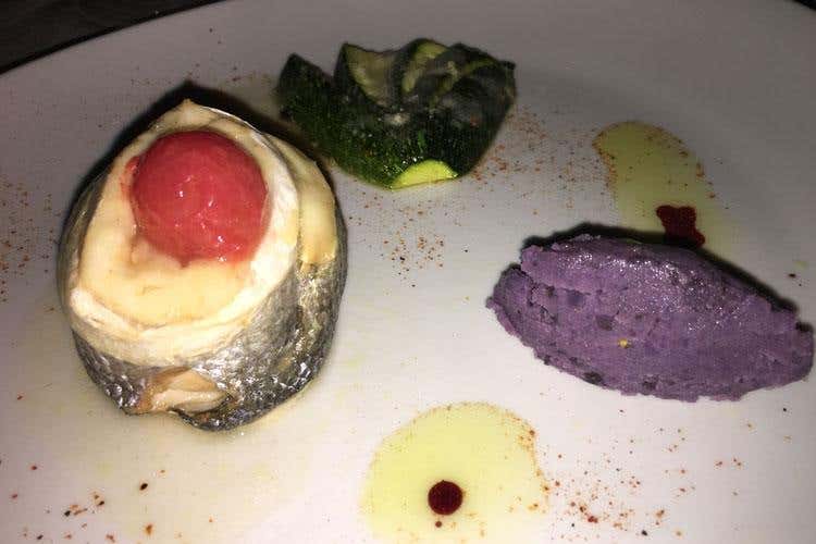 Luci del tramonto e cucina dal tocco sardo 
Pedramare incanta per gusto e panorama