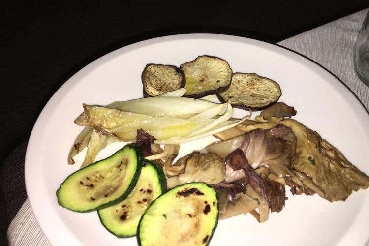 Luci del tramonto e cucina dal tocco sardo 
Pedramare incanta per gusto e panorama