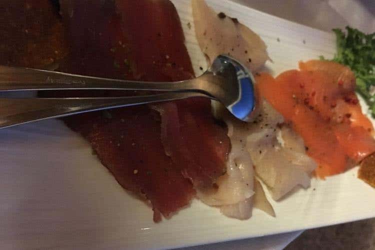 Luci del tramonto e cucina dal tocco sardo 
Pedramare incanta per gusto e panorama