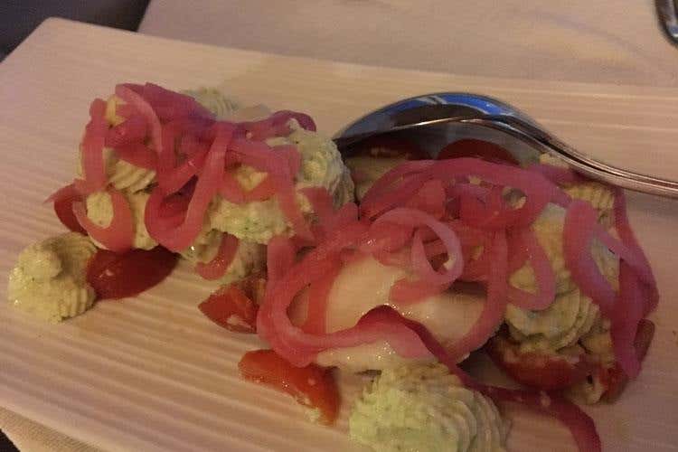 Luci del tramonto e cucina dal tocco sardo 
Pedramare incanta per gusto e panorama